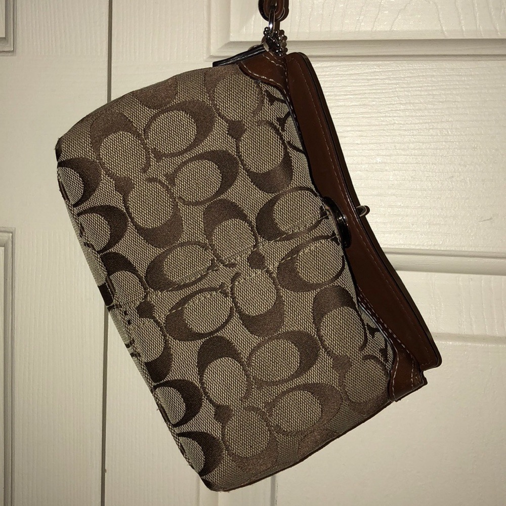 Coach Wristlet: Medium
